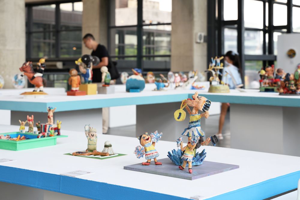 《圖說》2025全國兒少陶藝獎100件陶藝作品，精彩表現學子們用陶土刻劃出心中對運動的熱愛與想像。〈陶博館提供〉