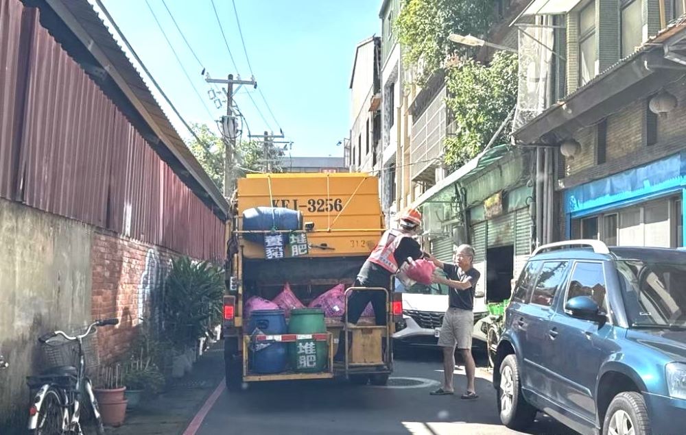 《圖說》環保局強調，符合資格的市民無需另外申請垃圾清除處理費補助，且不會主動以電話語音或簡訊方式向民眾索取匯款帳戶等個人資料。〈環保局提供〉