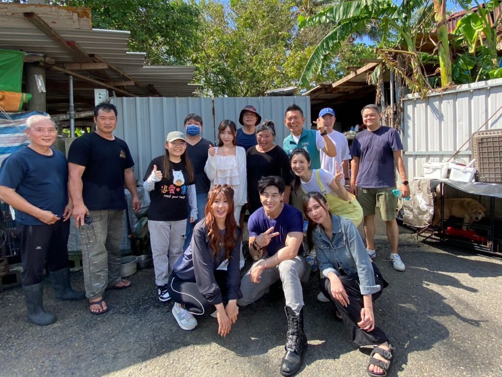 愛心灌爆台南狗園!「戲劇女神」韓雨潔、唐子元領軍藝人KOL送暖,預告回歸大銀幕:參演藤井樹新片 5 S 219332664