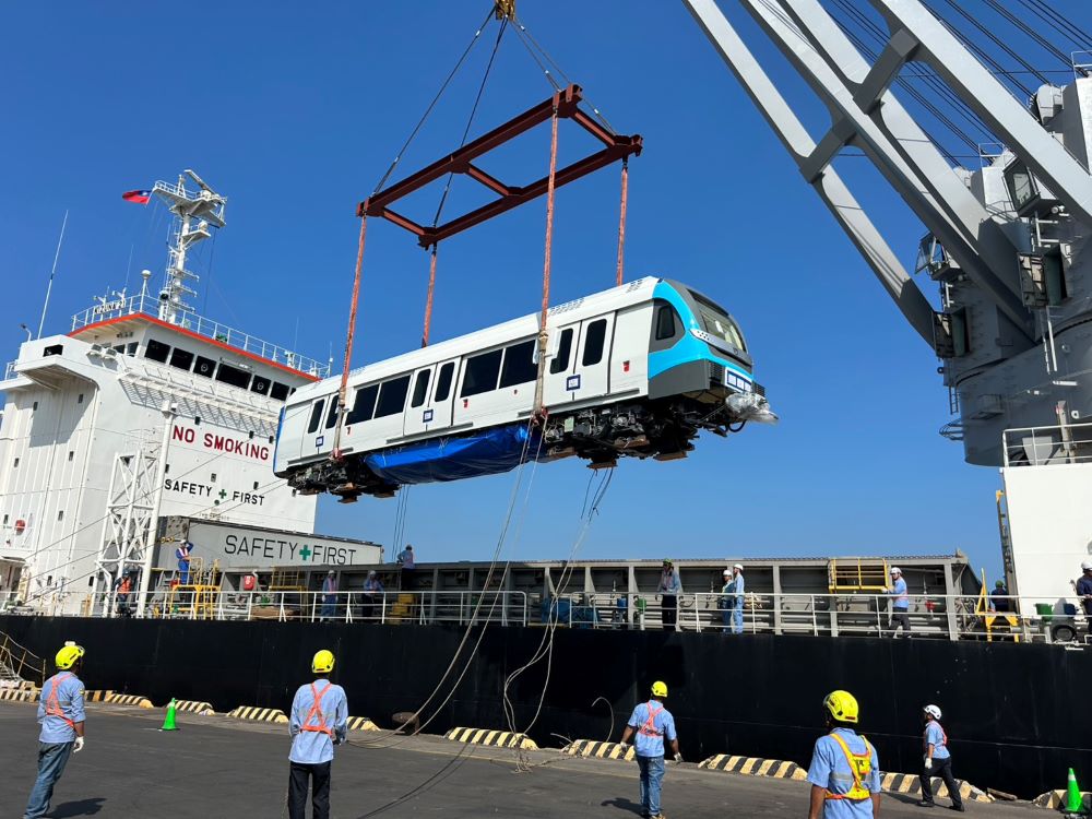 《圖說》三鶯線最後3列車抵台。〈捷運局提供〉