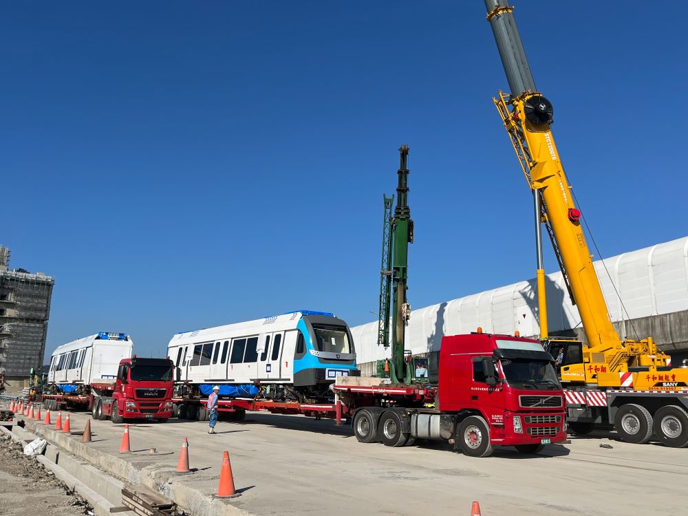 《圖說》三鶯線列車運抵三峽機廠。〈捷運局提供〉