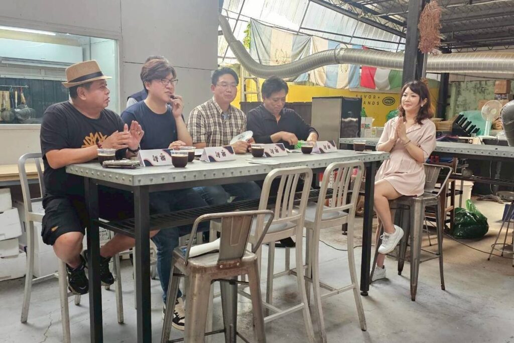 少輔社工帶親⼦⽤咖啡和香氛 ⼀起品味夏天 1 MEITU 20250820 104327179