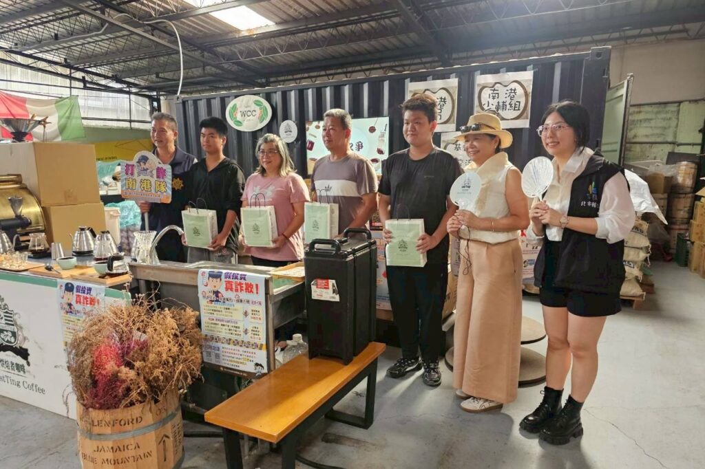 少輔社工帶親⼦⽤咖啡和香氛 ⼀起品味夏天 2 MEITU 20250820 104347167