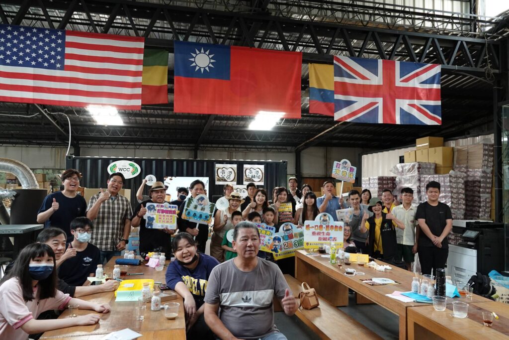 少輔社工帶親⼦⽤咖啡和香氛 ⼀起品味夏天 3 MEITU 20250820 104409230