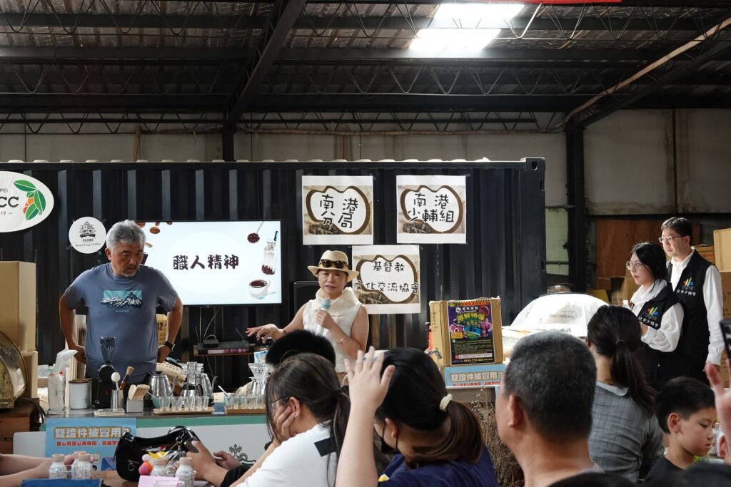 少輔社工帶親⼦⽤咖啡和香氛 ⼀起品味夏天 5 MEITU 20250820 104445922