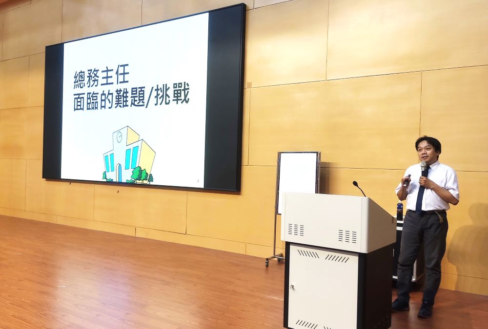 協助迅速上手! 新北打造全台領先總務專業支持網 1 《圖說》教育局李宗翰法制專員深入剖析總務工作法律議題。〈教育局提供〉