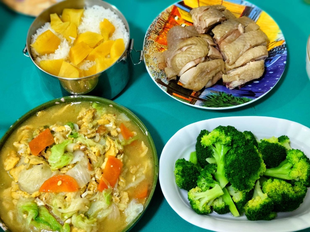 ▲路得的看護人員精心規劃並親手製作符合營養均衡且美味可口的餐點。(圖/業者提供)