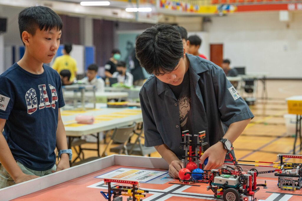 WRO%E6%9C%89%E5%A4%9A%E5%85%83%E6%8C%91%E6%88%B0%E8%B3%BD%E7%A8%8B%EF%BC%8C%E5%BE%9E%E5%9C%8B%E5%B0%8F%E5%88%B0%E9%AB%98%E4%B8%AD%E5%90%84%E5%B9%B4%E9%BD%A1%E5%B1%A4%E7%9A%84%E7%B5%84%E5%88%A5