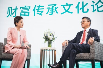 周大福人壽執行董事兼副行政總裁暨首席財務官徐志堅（圖右）分享「初心」與「實力」的融合實踐，呈現周大福人壽品牌承諾的頂層設計與硬核實力。