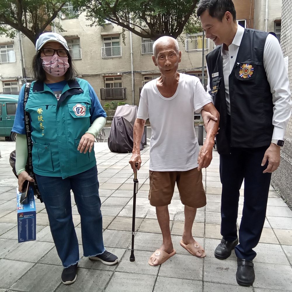 《圖說》95歲的方英勇伯伯身體硬朗、豁達開朗。〈臺北市榮服處提供〉