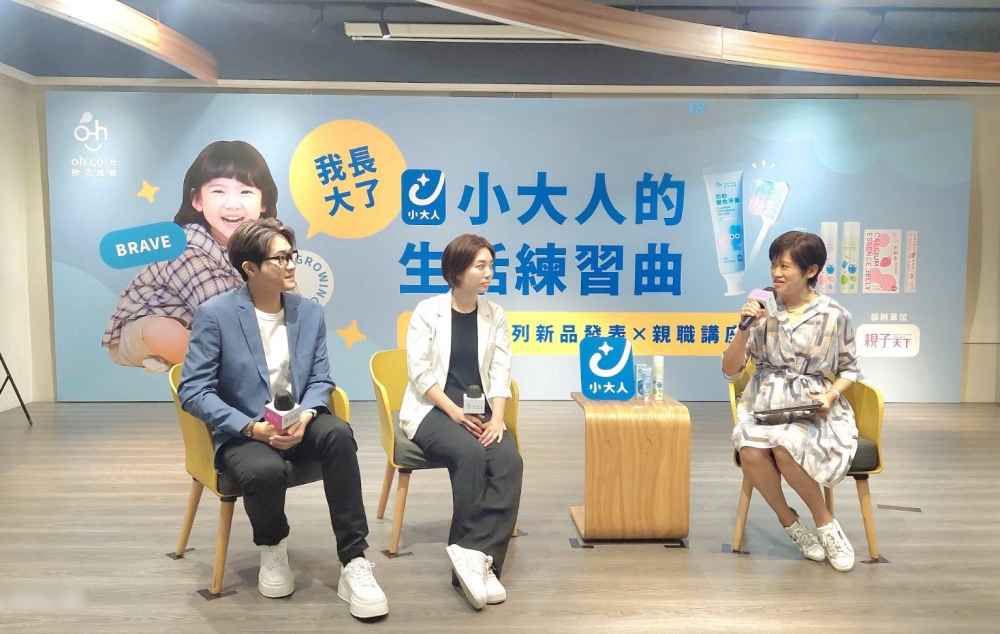 ▲黃彥鈞治療師 (左）、許雯婷醫師（中）、主持人羅怡君（右）座談。