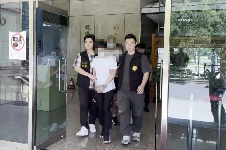 黑幫停車場囂張押人 信義警火速救人嚴辦 9 %E4%B8%89 21