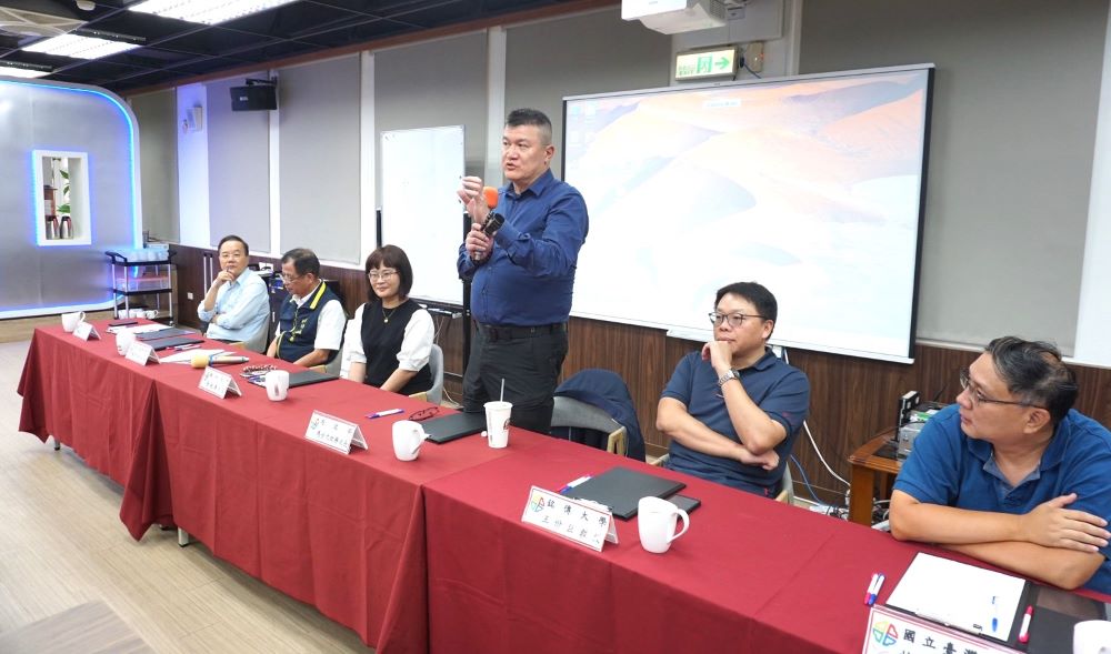 《圖說》內政部馬士元次長、消防局長陳崇岳及銘傳大學王价巨教授針對學生提問，以專業及實務方面與學生進行交流。〈消防局提供〉