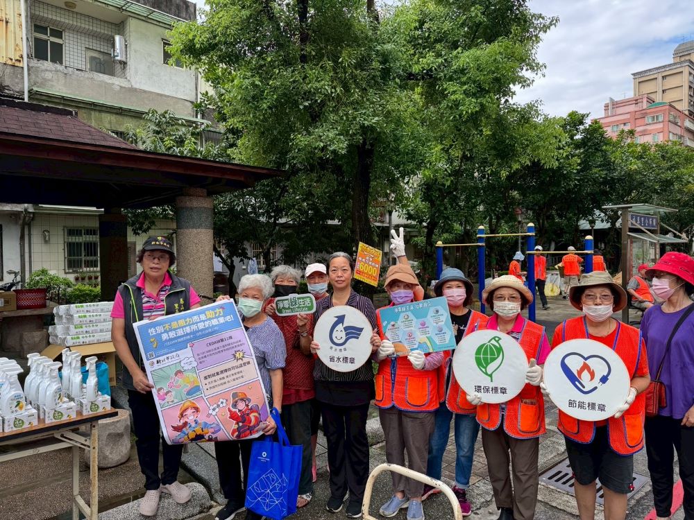 綠色消費更貼近日常 新北環保福利社引領生活新風尚 2 《圖說》泰山區福興里辦理「環保標章商品特賣會」。〈環保局提供〉