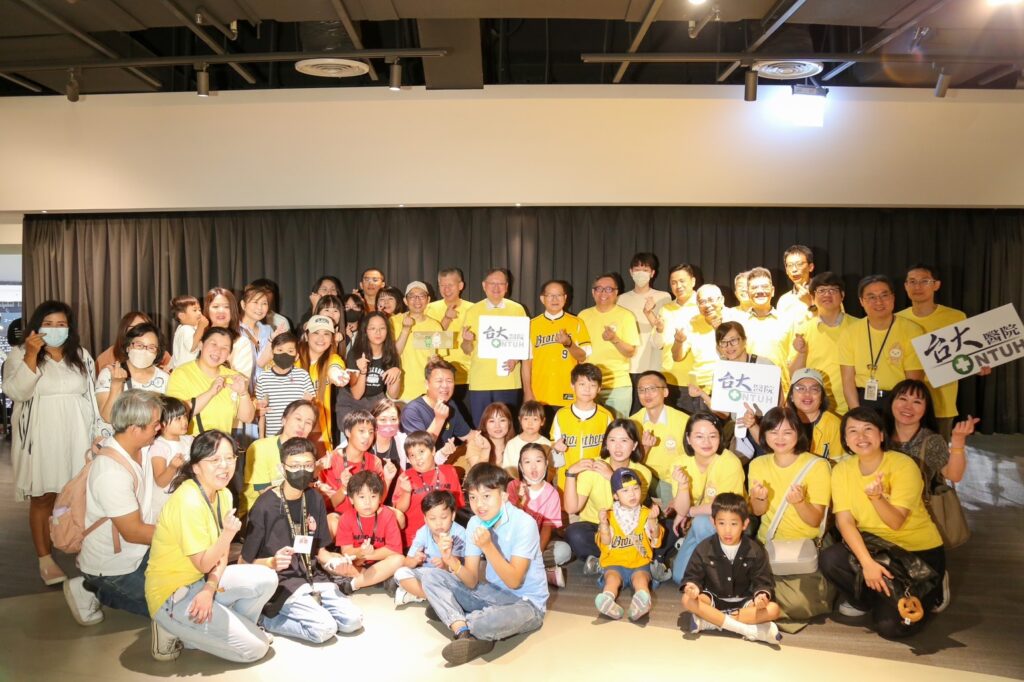 小球迷熱血應援 中信兄弟盼鼓勵臺大醫院病友積極向前 2 MEITU 20250823 123009604