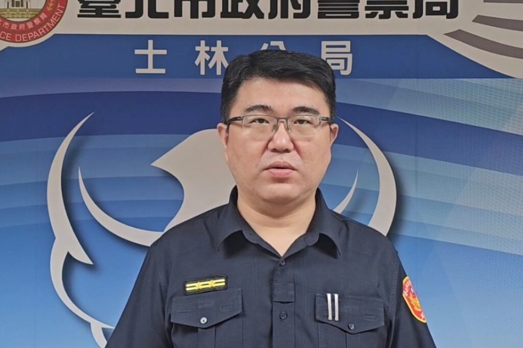 外籍男持玩具刀滋擾店家 士林警即刻到場依法處置 1 MEITU 20250824 095512955