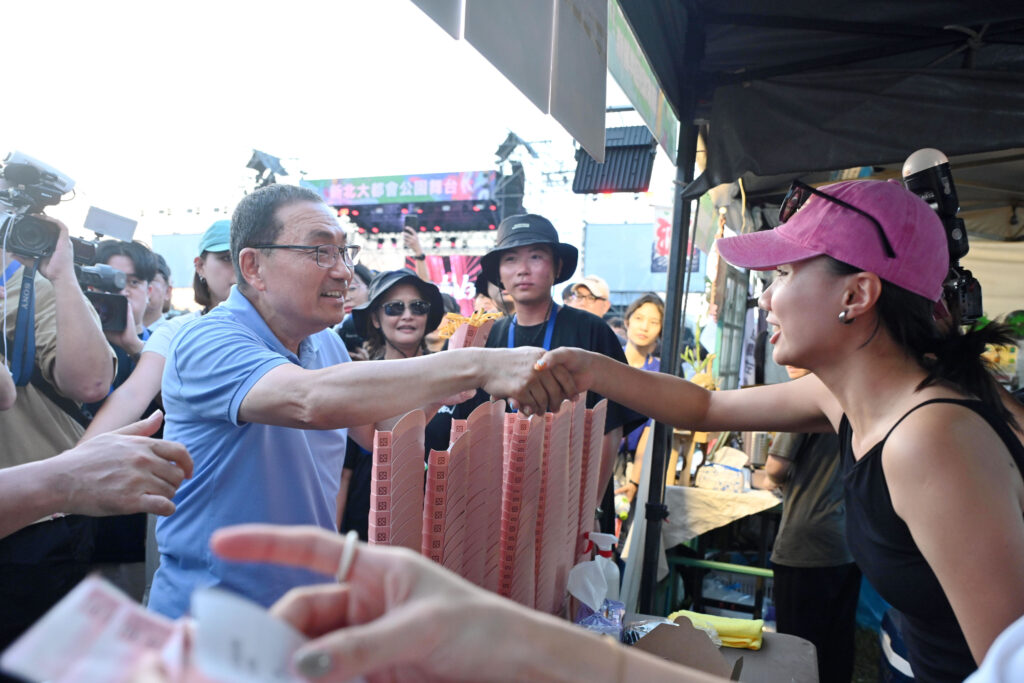 %E9%99%A4%E6%89%93%E9%80%A0%E5%A4%A7%E5%B0%8F%E9%9B%99%E8%88%9E%E5%8F%B0%EF%BC%8C%E8%AE%93%E6%B0%91%E7%9C%BE%E4%BA%AB%E5%8F%97%E3%80%8C%E8%B7%91%E5%8F%B0%E3%80%8D%E6%A8%82%E8%B6%A3%EF%BC%8C%E7%8F%BE%E5%A0%B4%E4%B9%9F%E6%9C%89%E8%B1%90%E5%AF%8C%E5%A4%9A%E6%A8%A3%E7%9A%84%E7%BE%8E%E9%A3%9F%E5%B8%82%E9%9B%86%E9%80%B2%E9%A7%90