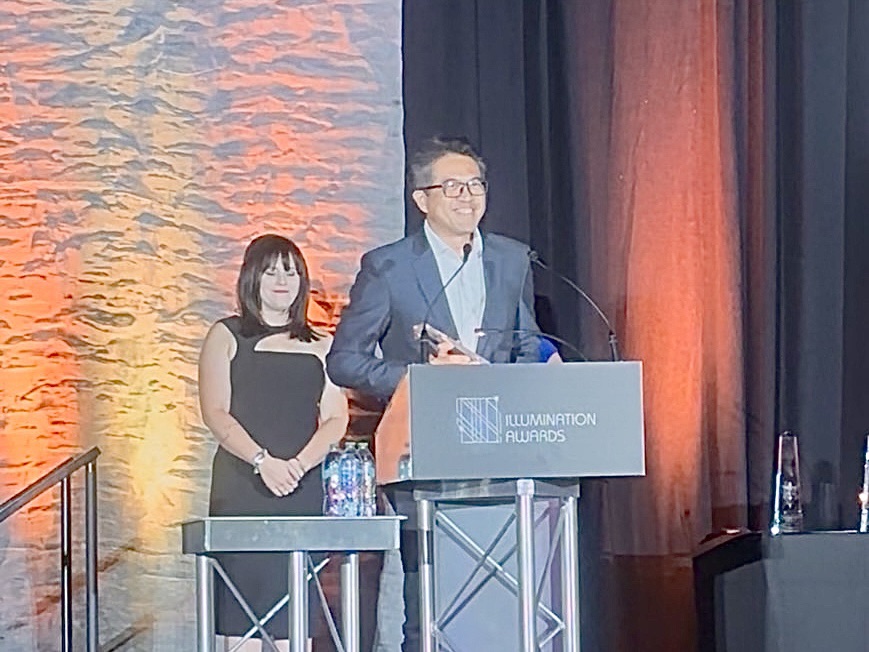 林靖祐操刀設計 東海大學路思義教堂照明設計勇奪雙料國際大獎 2 %E5%9C%96%E8%AA%AA%E4%B8%89%EF%BC%8C%E6%9E%97%E9%9D%96%E7%A5%90%E8%80%81%E5%B8%AB%E5%BC%B7%E8%AA%BF%EF%BC%9A%E3%80%8C%E5%85%89%E4%B8%8D%E5%8F%AA%E6%98%AF%E5%8A%9F%E8%83%BD%EF%BC%8C%E5%AE%83%E6%98%AF%E5%BB%BA%E7%AF%89%E7%9A%84%E8%AA%9E%E8%A8%80%EF%BC%8C%E4%B9%9F%E6%98%AF%E6%96%87%E5%8C%96%E7%9A%84%E8%BC%89%E9%AB%94%E3%80%82%E3%80%8D%E6%AD%A4%E6%AC%A1%E7%85%A7%E6%98%8E%E8%A8%AD%E8%A8%88%EF%BC%8C%E6%AD%A3%E6%98%AF%E6%9D%B1%E6%B5%B7%E5%A4%A7%E5%AD%B8%E3%80%8C%E6%96%87%E5%8C%96%E5%82%B3%E6%89%BF%E3%80%8D%E4%BD%BF%E5%91%BD%E7%9A%84%E6%9C%80%E4%BD%B3%E5%B1%95%E7%8F%BE%E3%80%82