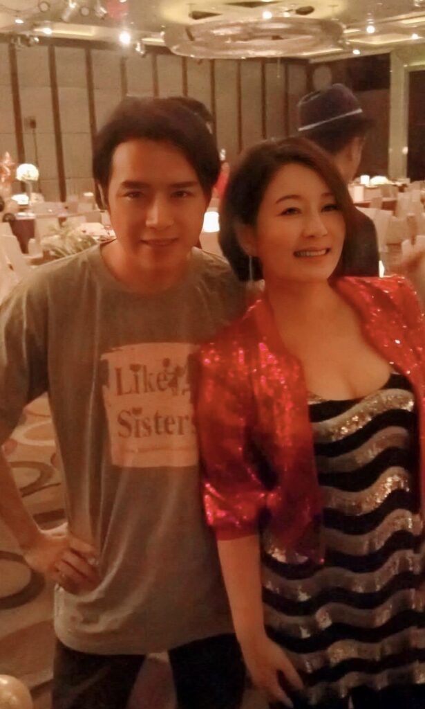 〈辣妹駕到〉竟原本寫給「她」張秀卿一句話攔胡成代表作驚!張秀卿一句「你怎麼在這」真情力挺助廖偉志東山再起 2 %E4%B8%8B%E5%8D%884.12 2025 8 25%E7%9A%84%E5%BD%B1%E5%83%8F 2