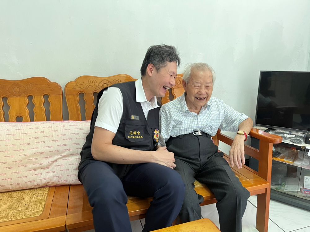 關懷高齡榮民 臺北市榮服處宣導醫療照護政策 2 《圖說》周經根伯伯高齡96歲,雖然年事已高,但依舊保持規律的生活習慣。〈臺北市榮服處提供〉