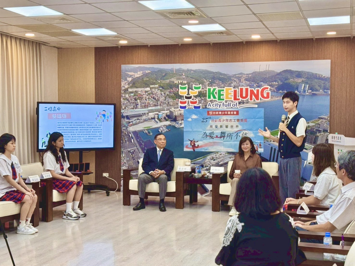 二信高中畢業生蔡福洋獲頒「台新青少年志工菁英獎」 3 S 50454539