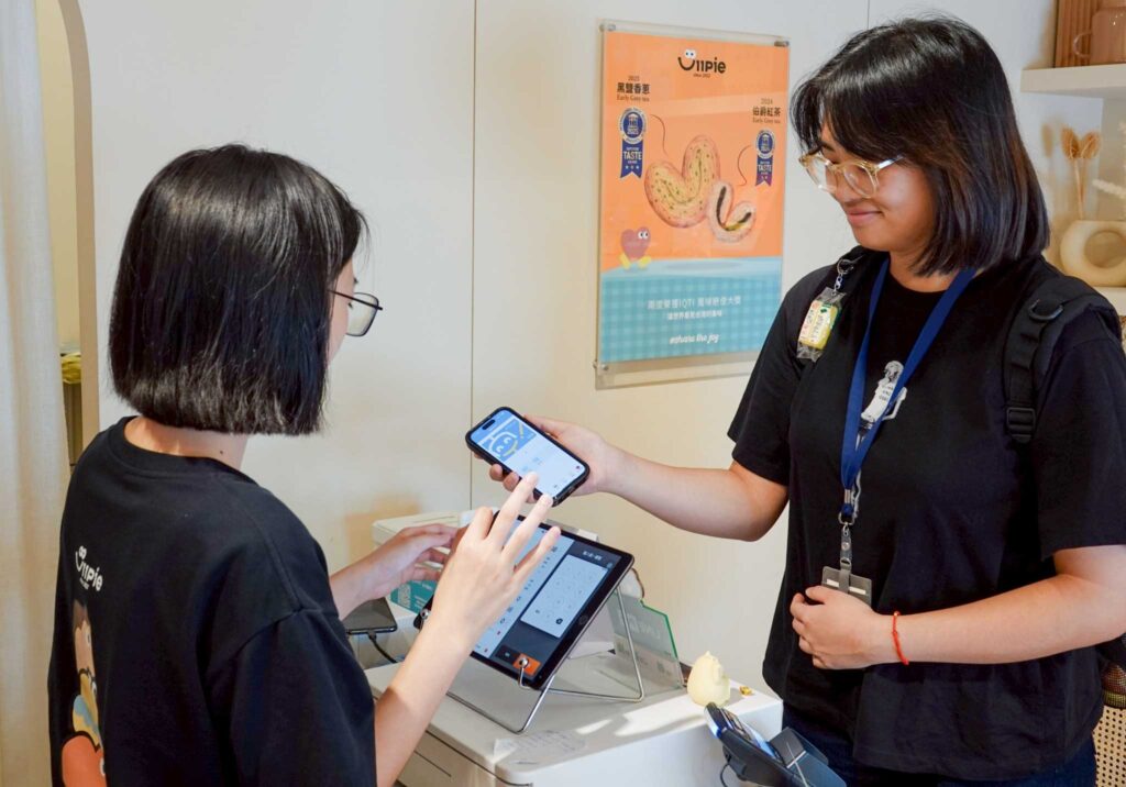 化身七夕約會小幫手 《台中通》特店優惠加持甜蜜氛圍 1 2%E3%80%81%E7%89%B9%E7%B4%84%E5%95%86%E5%BA%97%E5%84%AA%E6%83%A0%E4%BD%BF%E7%94%A8%E6%96%B9%E6%B3%95%EF%BC%9A%E6%B6%88%E8%B2%BB%E6%99%82%E5%87%BA%E7%A4%BA%E5%8F%B0%E4%B8%AD%E9%80%9A%E8%99%9B%E6%93%AC%E5%B8%82%E6%B0%91%E5%8D%A1%E5%8D%B3%E4%BA%AB%E5%84%AA%E6%83%A0