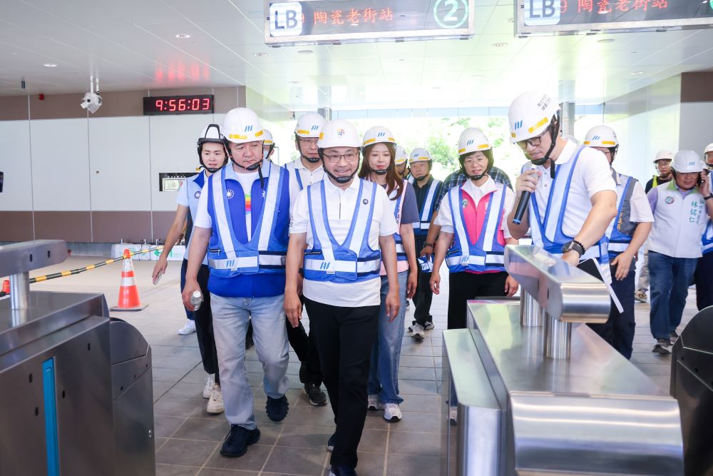 三鶯線進度破9成 侯友宜緊盯進度期許加速完工 3 《圖說》市長侯友宜實地了解運作。〈捷運局提供〉