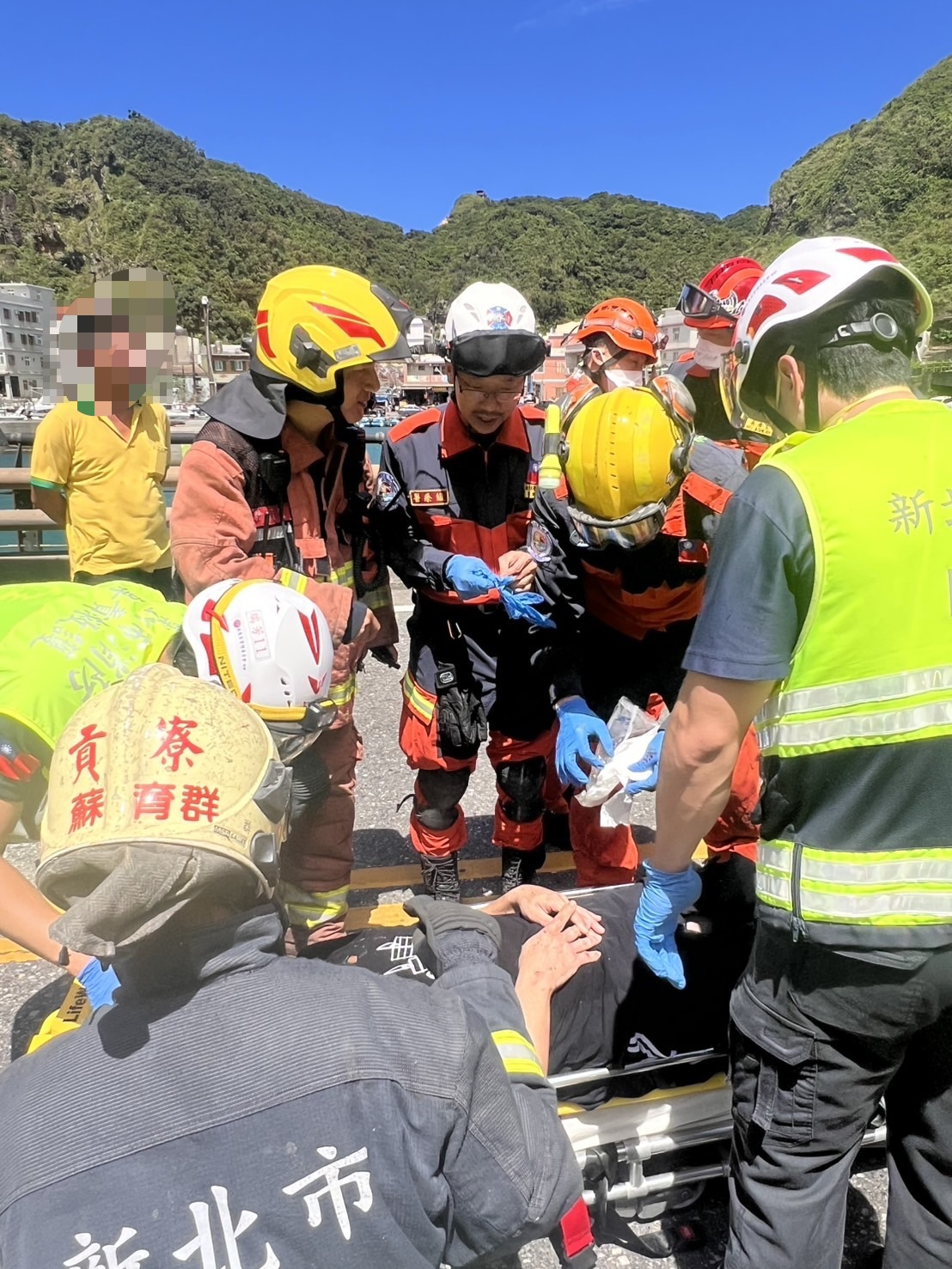 瑞芳連環撞3人受困 新北消雙軌機制爭取傷者生機 3 《圖說》消防局長陳崇岳表示,雙軌派遣可以將醫療直送災區,為傷者爭取生機,不錯失黃金搶救時間。〈消防局提供〉