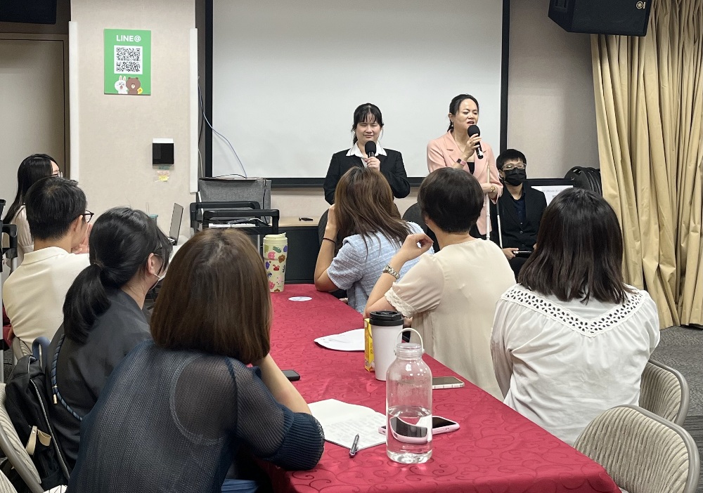 ▲黑暗工作坊體驗之後-參與者分享感受、討論心得。(圖/黑暗對話提供)