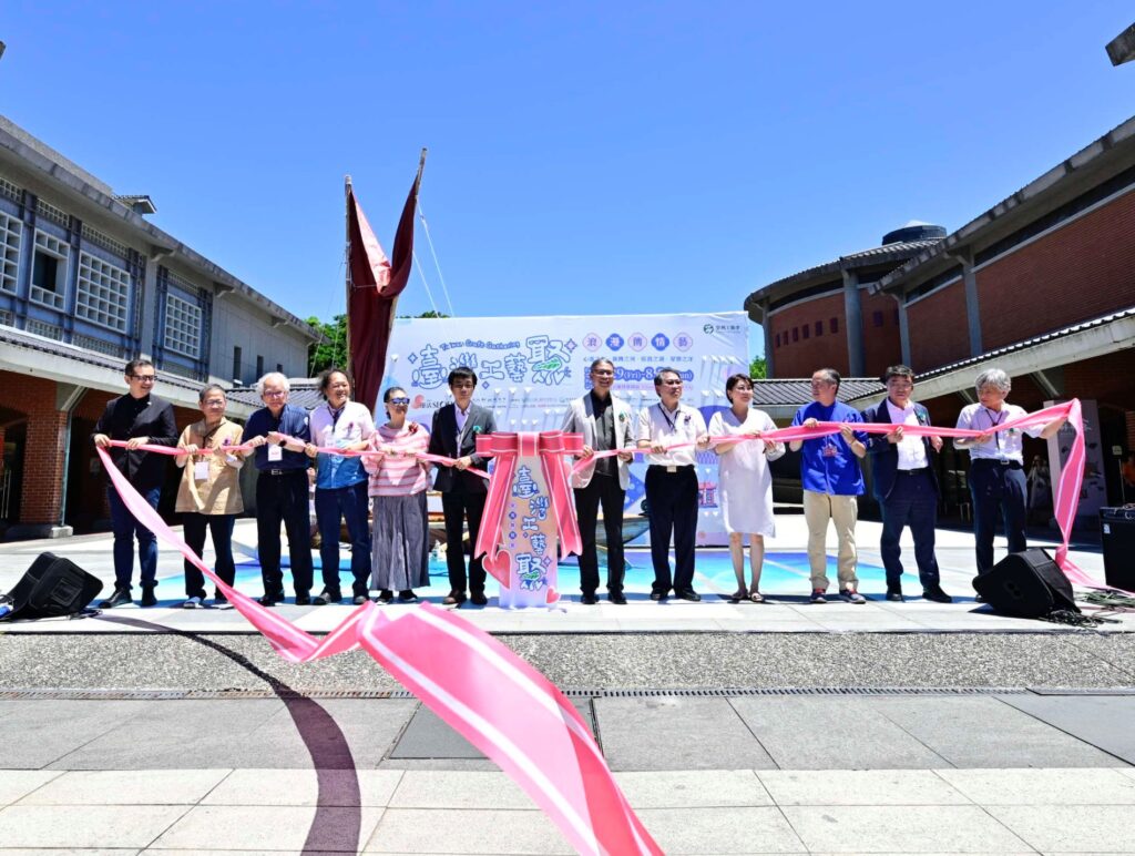 %E9%96%8B%E5%B9%95%E5%84%80%E5%BC%8F%E5%8C%AF%E8%81%9A%E5%90%84%E7%95%8C%E5%98%89%E8%B3%93%EF%BC%8C%E5%85%B1%E5%90%8C%E8%A6%8B%E8%AD%89%E5%B7%A5%E8%97%9D%E6%96%87%E5%8C%96%E7%9A%84%E8%B7%A8%E5%9C%8B%E4%BA%A4%E6%B5%81%E8%88%87%E5%89%B5%E6%96%B0%E7%99%BC%E5%B1%95%EF%BC%8C%E5%B7%A6%E8%B5%B7%E4%B8%AD%E8%8F%AF%E6%B0%91%E5%9C%8B%E5%B7%A5%E6%A5%AD%E8%A8%AD 0