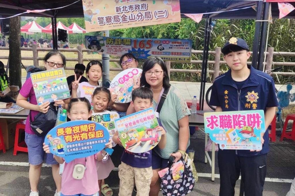 金山警出奇招 騎警隊進駐甘藷節宣導反詐 12 MEITU 20250830 162216407