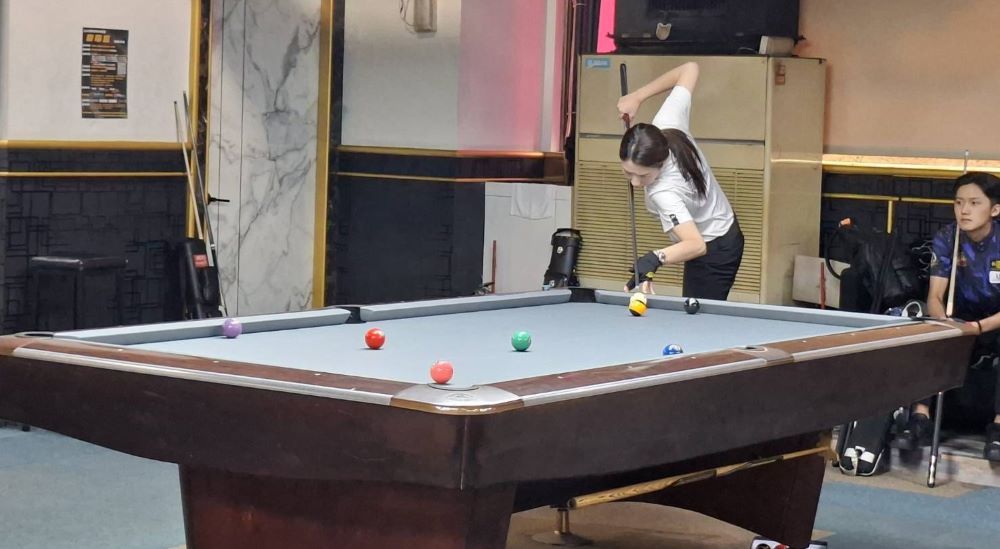 《圖說》巾幗英雄114年中和區「反毒盃撞球錦標賽」決賽英姿。〈中和區公所提供〉