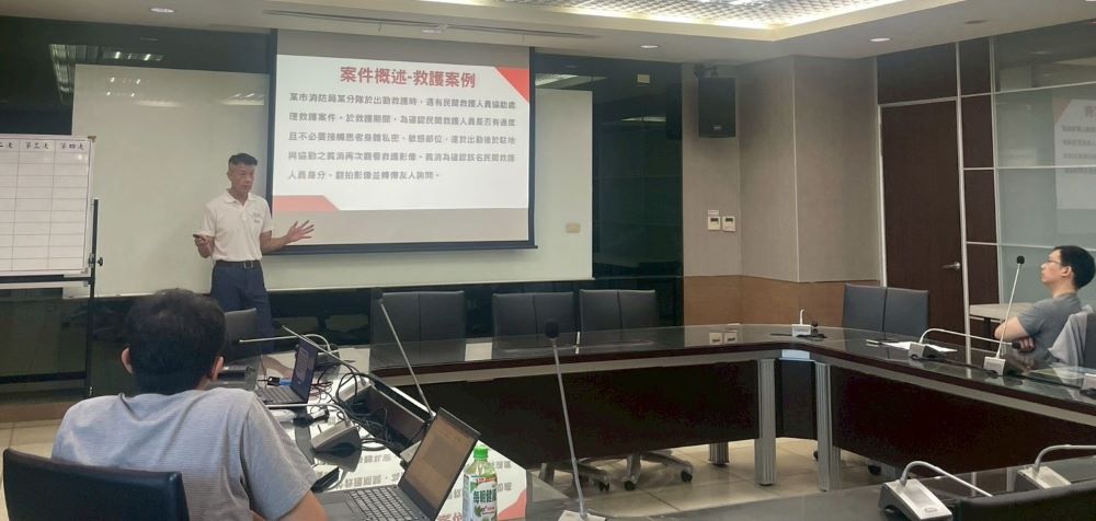 強化企業義消保密與法令觀念 新北消講座解析案例 2 《圖說》林三龍與參與受訓課程企業義消互動討論踴躍。〈政風室提供〉