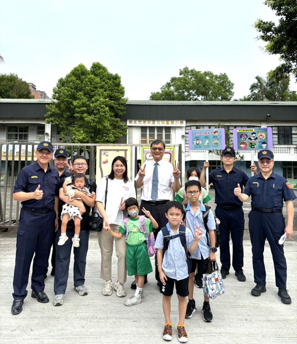 《圖說》樹林分局於文林國小執行護童。〈市警局提供〉