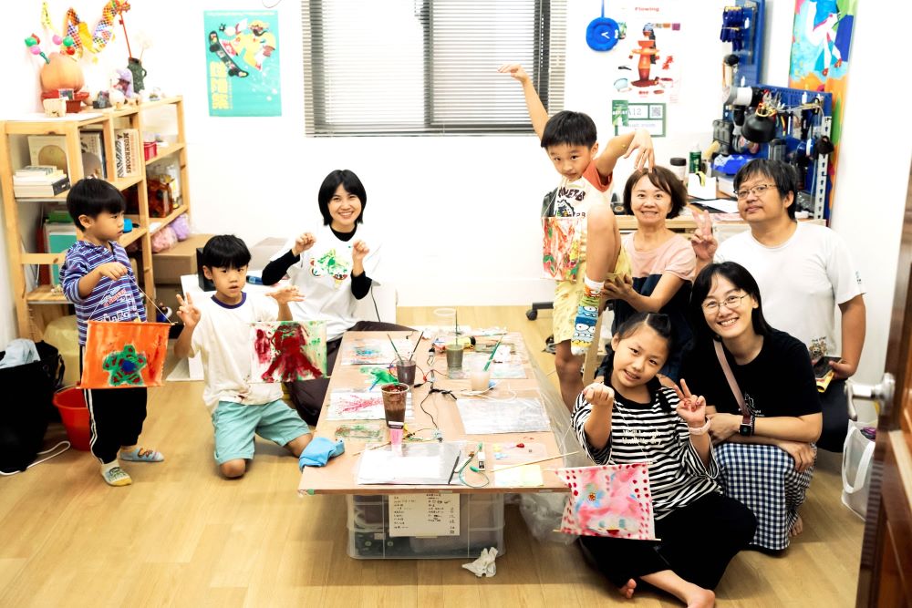 《圖說》板橋435藝術聚落「開放工作室日」開放進駐空間與民眾交流對話、藝術共創，圖中為藝術家潘怡安聲色工作坊。〈文化局提供〉