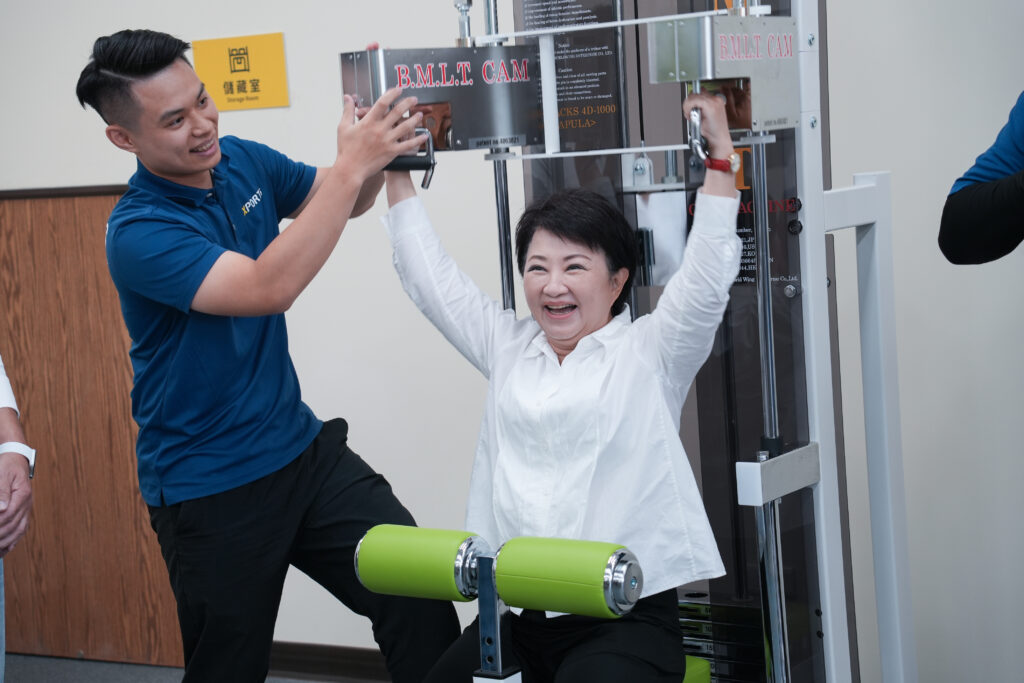 獻給豐原及山城的禮物 豐原國民暨兒童運動中心正式啟用 2 %E5%B8%82%E9%95%B7%E7%9B%A7%E7%A7%80%E7%87%95%E8%B1%90%E5%8E%9F%E5%9C%8B%E5%85%92%E9%81%8B%E9%AB%94%E9%A9%97%E5%88%9D%E5%8B%95%E8%B2%A0%E8%8D%B7%E8%A8%93%E7%B7%B43