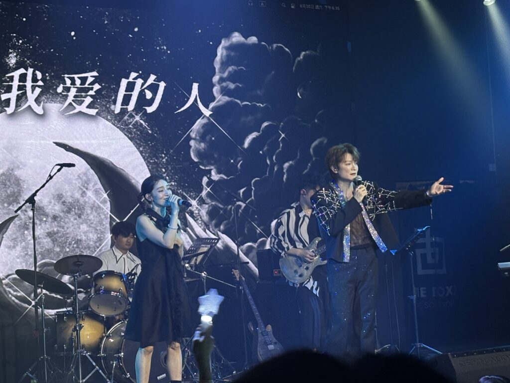 %E9%98%BF%E6%B2%81%E4%B8%8A%E6%B5%B7%E9%96%8B%E5%94%B1%E8%88%87Lara%E6%A2%81%E5%BF%83%E9%A0%A4%E5%90%88%E5%94%B1%E5%85%A8%E6%96%B0%E6%94%B9%E7%89%88%E7%9A%84%E7%B6%93%E5%85%B8%E6%AD%8C%E6%9B%B2%E3%80%8A%E6%9C%88%E7%89%99%E7%81%A3%E3%80%8B2