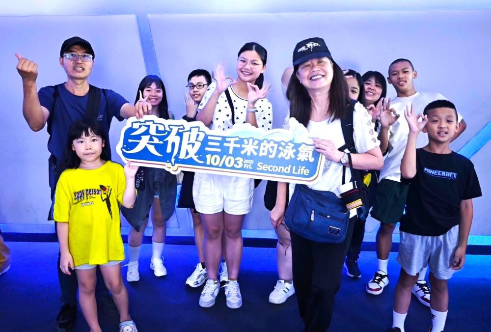 《圖說》新北小衛星服務的兒少到場觀影，並留下深刻印象。〈社會局提供〉