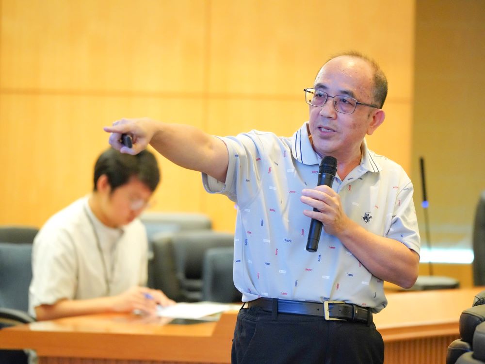 《圖說》水利局長宋德仁今日以「一機在手防汛ALL+IN」為題進行在市政會議專案報告。〈水利局提供〉