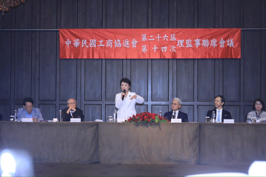 盧秀燕出席工商協進會 籲政府「傾聽民意重民生」 2 %E7%9B%A7%E5%B8%82%E9%95%B7%E6%96%BC%E4%B8%AD%E8%8F%AF%E6%B0%91%E5%9C%8B%E5%B7%A5%E5%95%86%E5%8D%94%E9%80%B2%E6%9C%83%E7%AC%AC26%E5%B1%86%E7%AC%AC14%E6%AC%A1%E7%90%86%E7%9B%A3%E4%BA%8B%E8%81%AF%E5%B8%AD%E6%9C%83%E8%AD%B0%E7%99%BC%E8%A1%A8 0