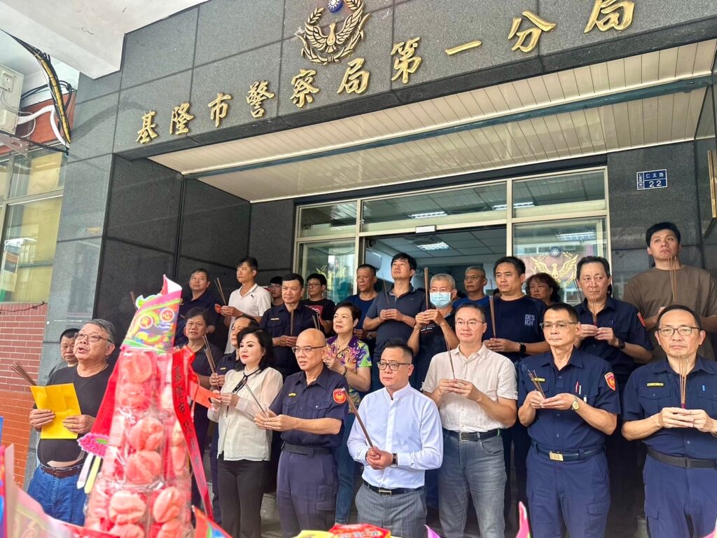 祈求治安平穩交通順暢民眾安居 基警一分局中元普渡聚集正能量 12 MEITU 20250903 174718840