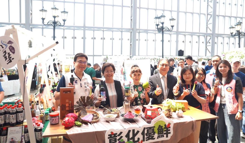 《圖說》新北市府、彰化縣府與遠東百貨合作推廣彰化優質農特產品。〈農業局提供〉