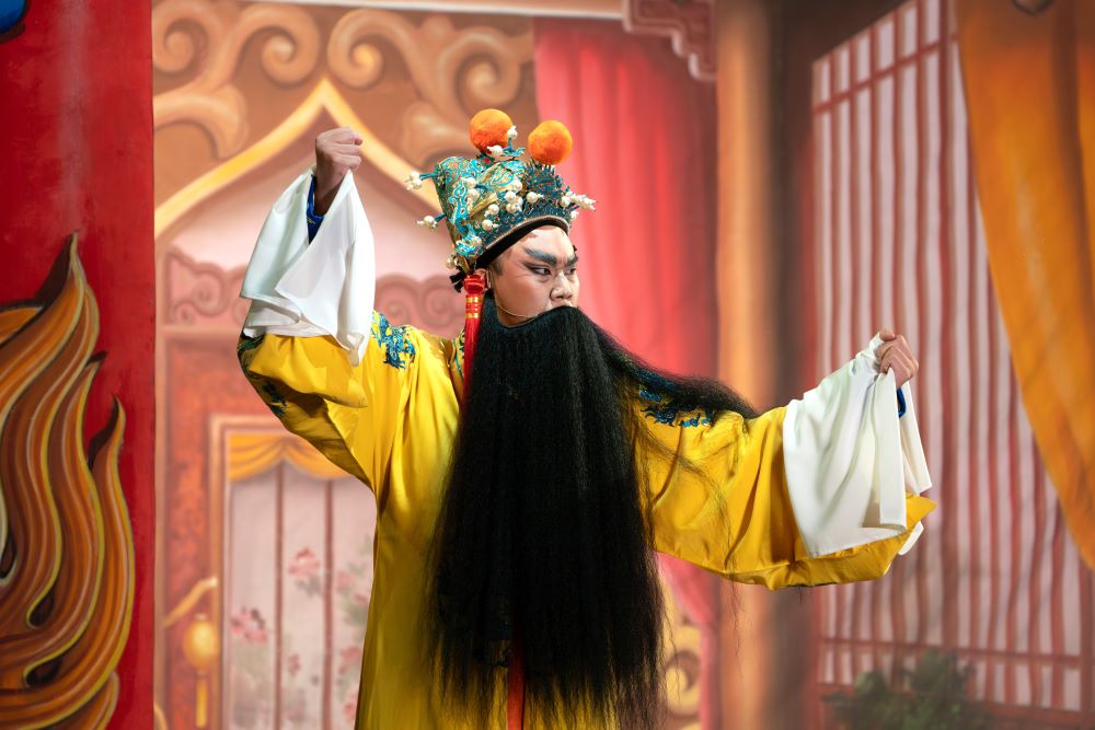 「花明經典‧戲承今聲」系列歌仔戲9/6登場 1 《圖說》《封神演義.造摘星樓、比干取心》紂王由薪傳歌仔戲團鄭力榮所飾演。〈文化局提供〉