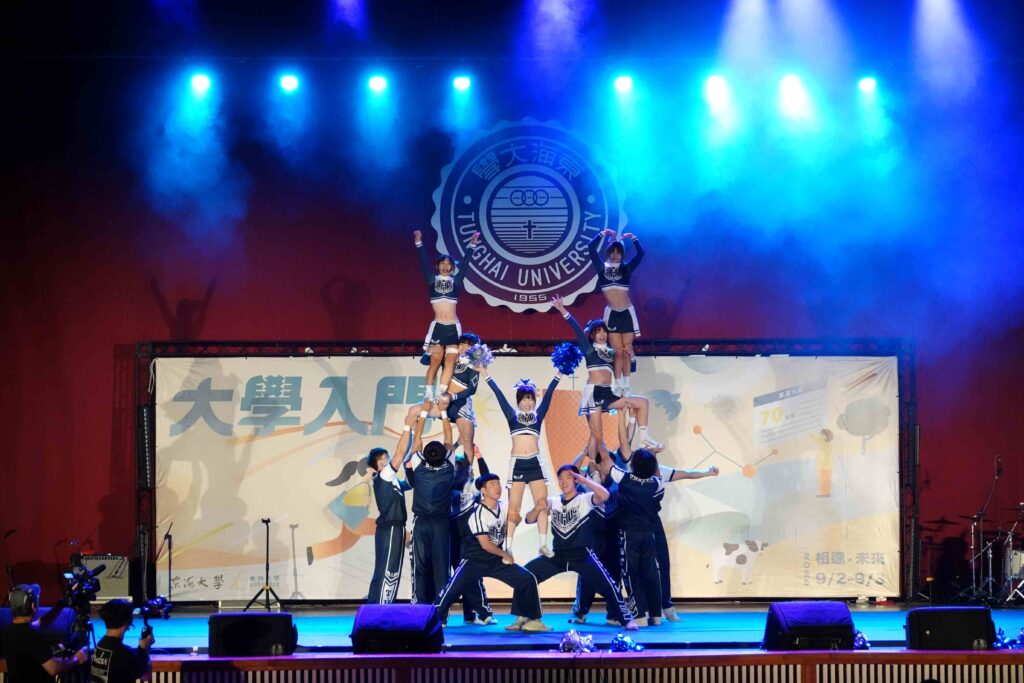 %E5%9C%96%E8%AA%AA%E5%9B%9B%EF%BC%8C%E3%80%8C%E5%A4%A7%E5%AD%B8%E5%85%A5%E9%96%80%E3%80%8D%E4%B8%8D%E5%83%85%E6%98%AF%E4%B8%80%E5%A0%B4%E8%BF%8E%E6%96%B0%E6%B4%BB%E5%8B%95%EF%BC%8C%E6%9B%B4%E6%98%AF%E4%B8%80%E6%89%87%E6%89%93%E9%96%8B%E7%9F%A5%E8%AD%98%E3%80%81%E5%83%B9%E5%80%BC%E8%88%87%E4%BA%BA%E9%9A%9B%E9%80%A3%E7%B5%90%E7%9A%84%E5%A4%A7%E9%96%80