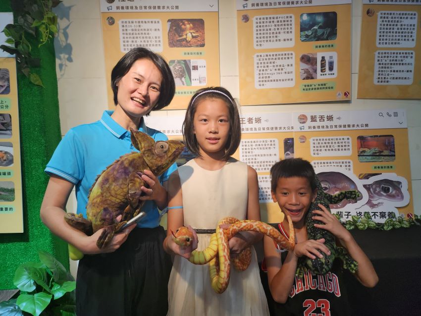 《圖說》新北社會局舉辦過多場家庭志工一日服務心體驗活動，曾邀請新住民家庭進入毛寶貝園區陪伴浪浪、參觀園區。〈社會局提供〉