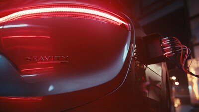 1.在 Lucid 的最新創意宣傳活動「Driven」中,在偏遠的政府設施內,Lucid Gravity 接受測試。 1.在 Lucid 的最新創意宣傳活動「Driven」中,在偏遠的政府設施內,Lucid Gravity 接受測試。