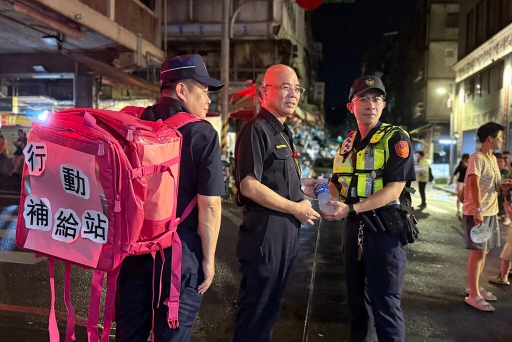 基一警執勤雞籠中元祭勤務 設置行動補給站為同仁打氣 3 MEITU 20250906 181058068
