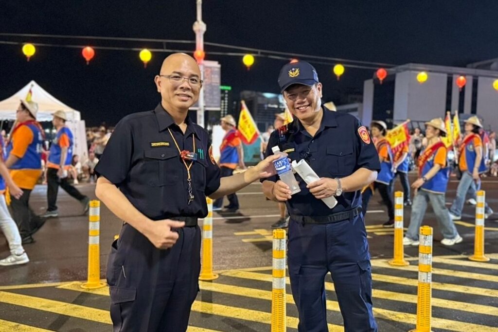 基一警執勤雞籠中元祭勤務 設置行動補給站為同仁打氣 4 MEITU 20250906 181124479
