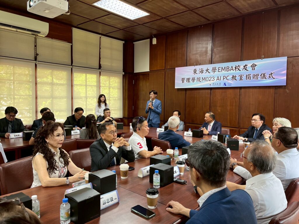 東海大學校友慷慨解囊 捐贈4,500萬再添兩間AI PC教室與NVIDIA GB200 3 S 92692503