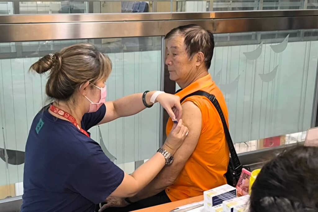 一兼二顧 淡水警訓練隊員同時更新知能與健康防護 4 MEITU 20250920 092619347